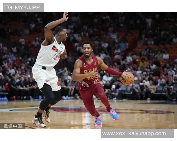 米切尔盛赞加兰复出提升球队进攻效率期待更流畅的配合与表现