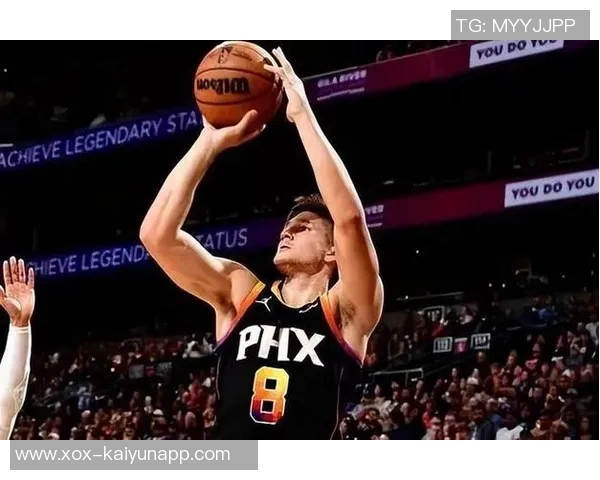 阿伦轻松发挥12投7中贡献20分7篮板2助攻1抢断展现出色状态 阿伦轻松发挥12投7中贡献20分7篮板2助攻1抢断展现出色状态