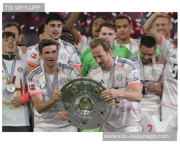 拜仁慕尼黑发布圣诞海报诺伊尔基米希于帕梅卡诺送祝福