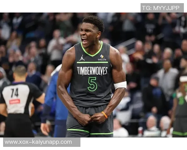 兰德尔全场最高得分22分表现出色16投7中并贡献27分8板7助3断