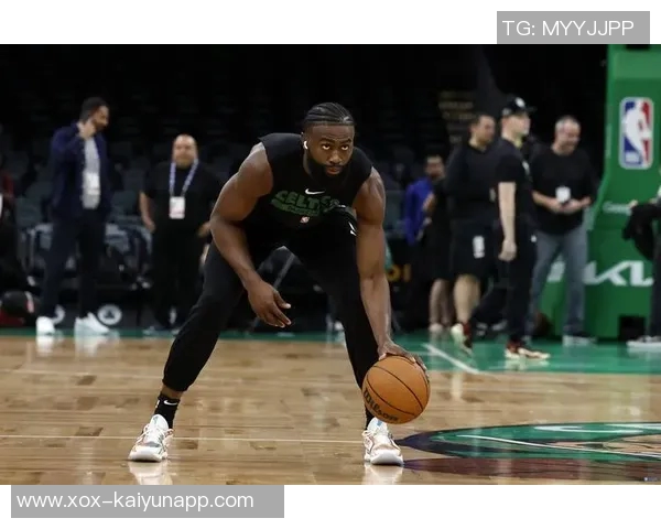 费尔斯全力以赴对位杰伦布朗期待在比赛中展现竞争精神